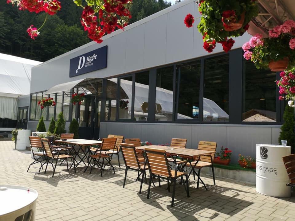Hotel D' Magic Brosteni Zewnętrze zdjęcie