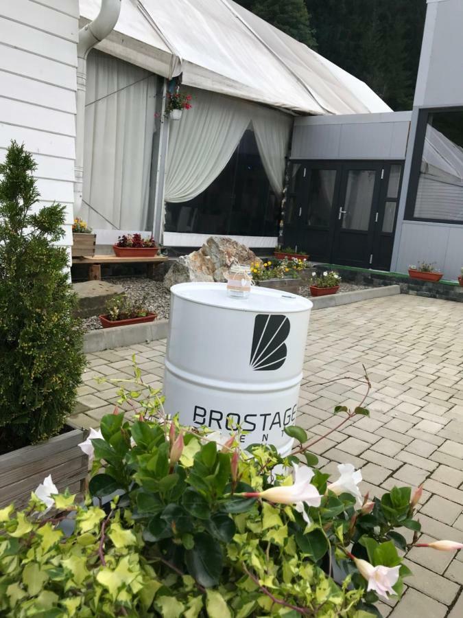 Hotel D' Magic Brosteni Zewnętrze zdjęcie